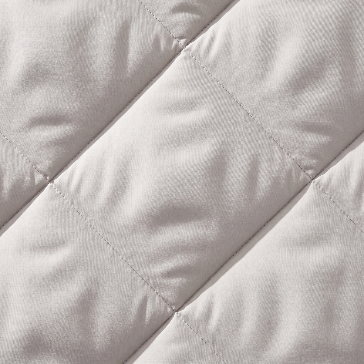 Close-up of the Moonora diamond quilting